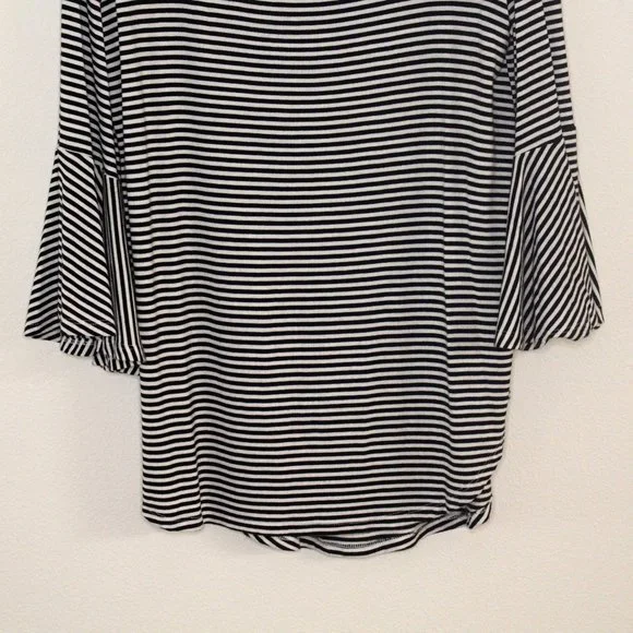 KEREN Hart Bell Sleeve Tunic Size M - Picture 5 of 15